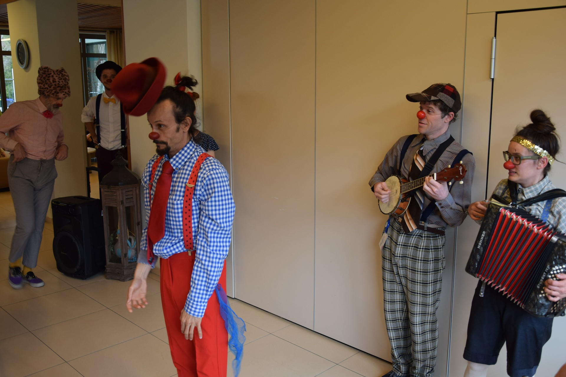 Ta veseli petek z rdečimi noski