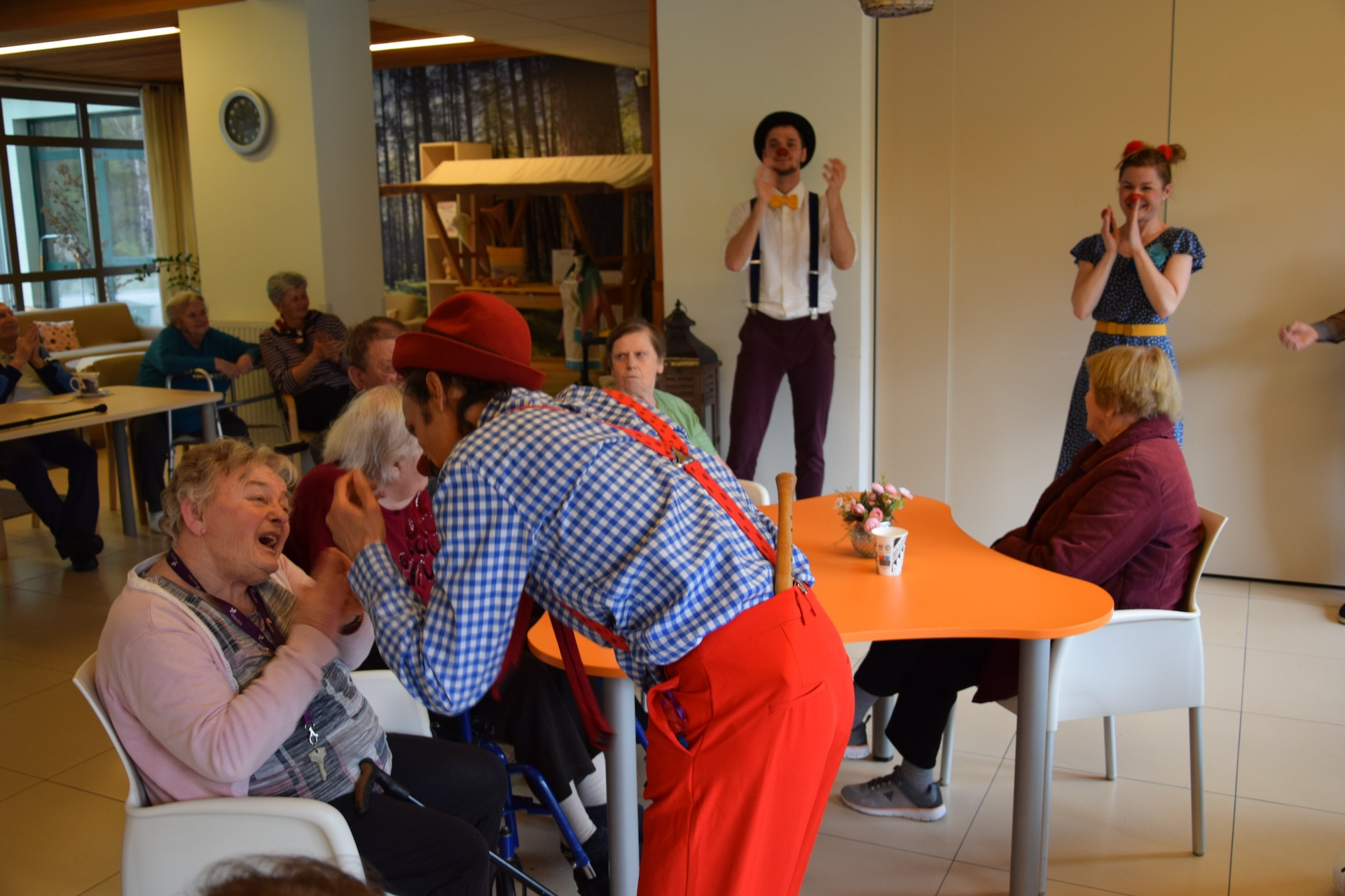 Ta veseli petek z rdečimi noski