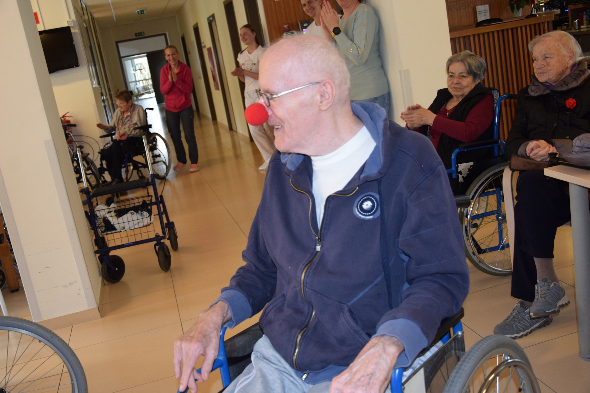 Ta veseli petek z rdečimi noski