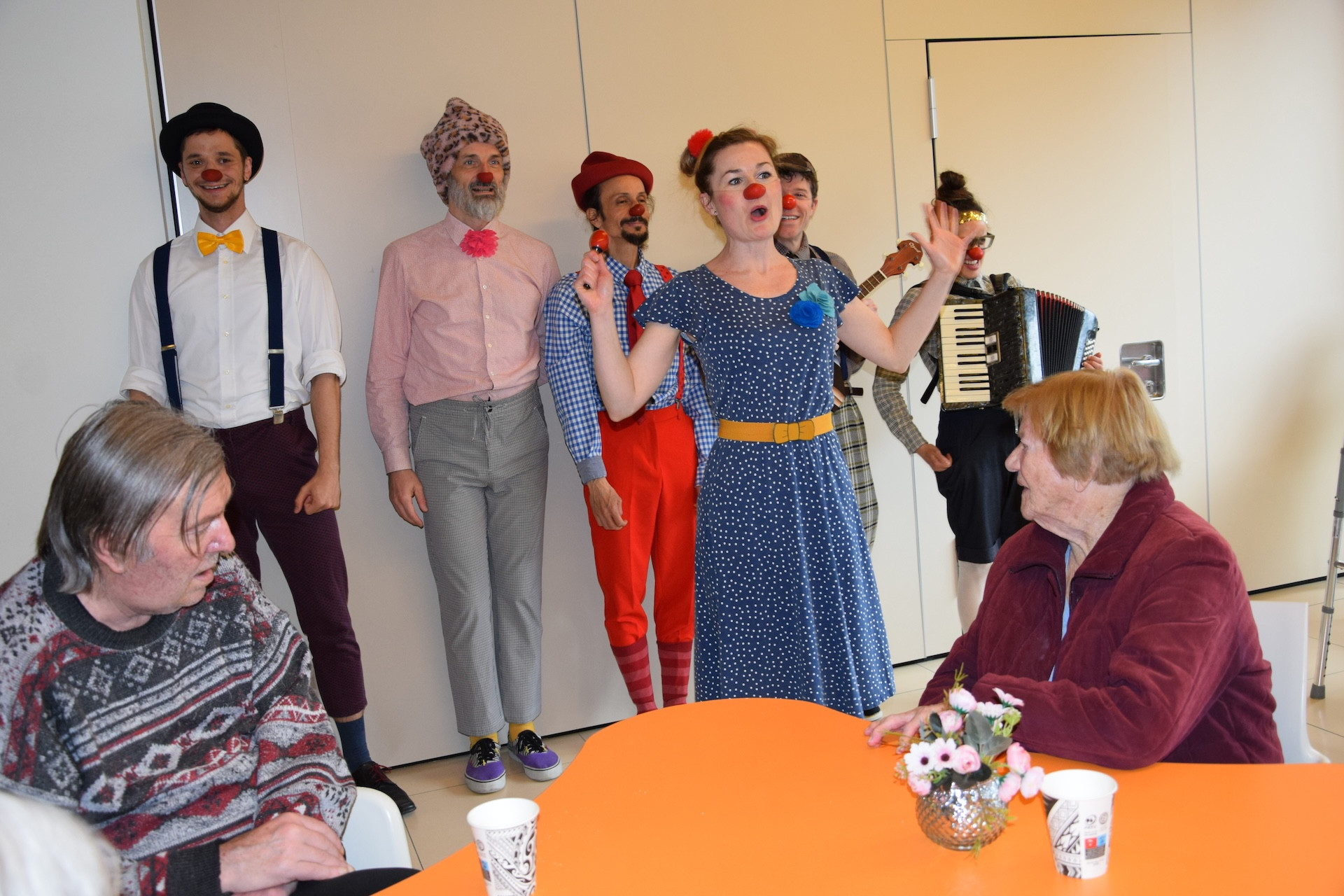 Ta veseli petek z rdečimi noski