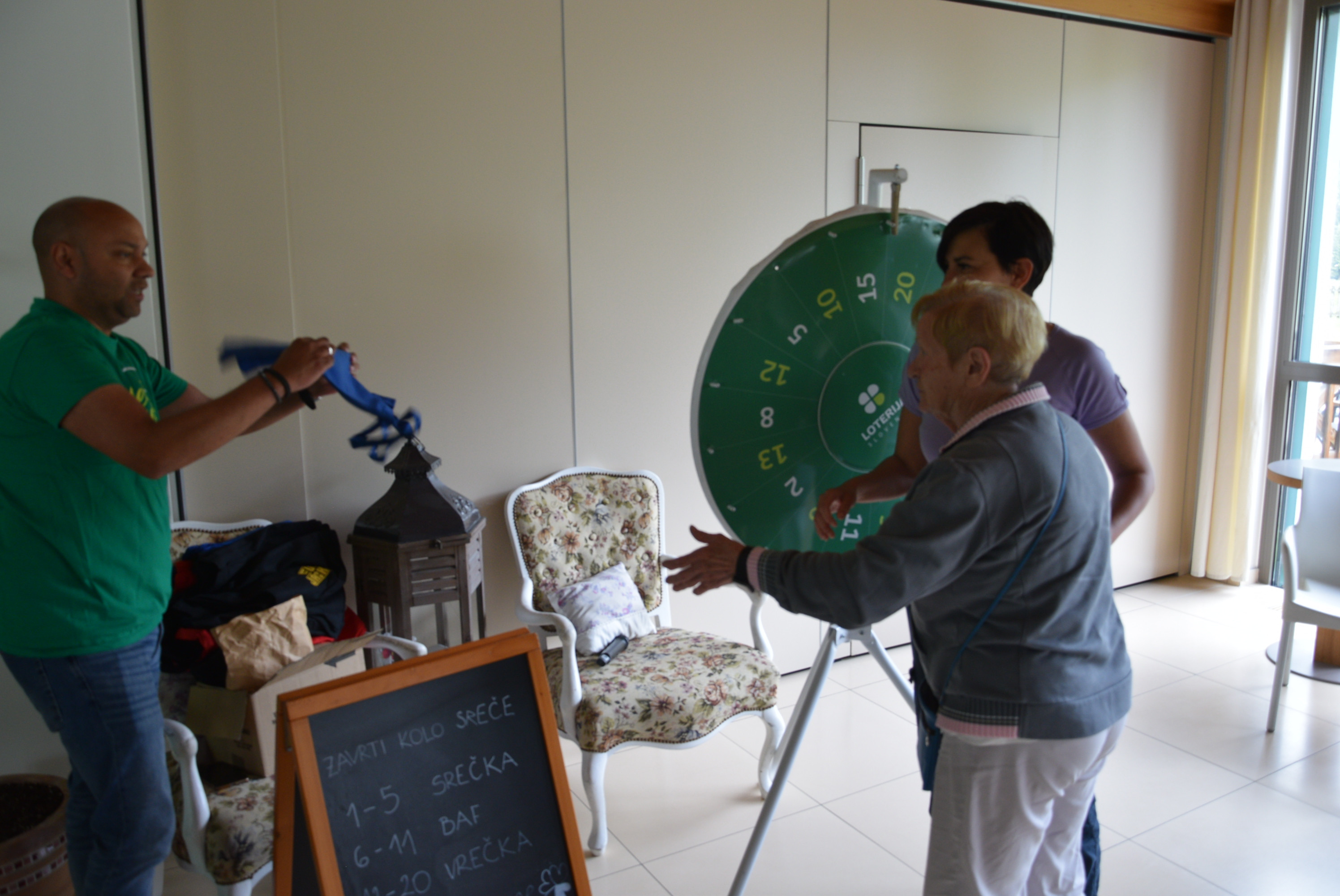 Ujemi svojo srečo - obisk Srečomobila