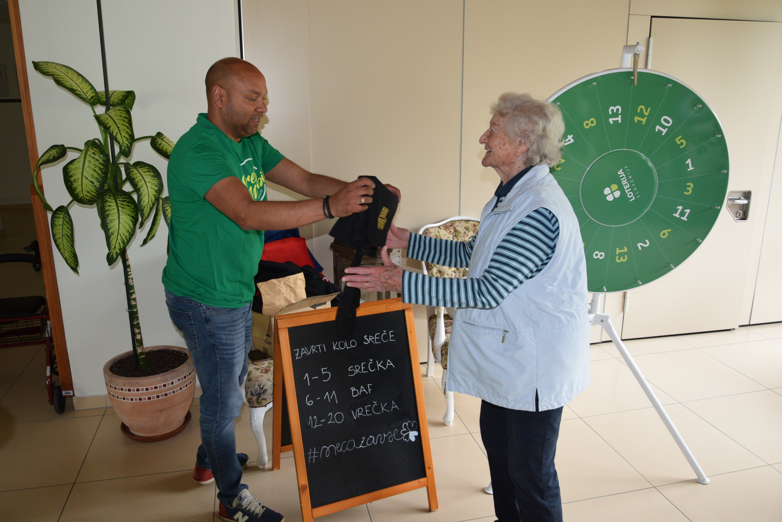 Ujemi svojo srečo - obisk Srečomobila