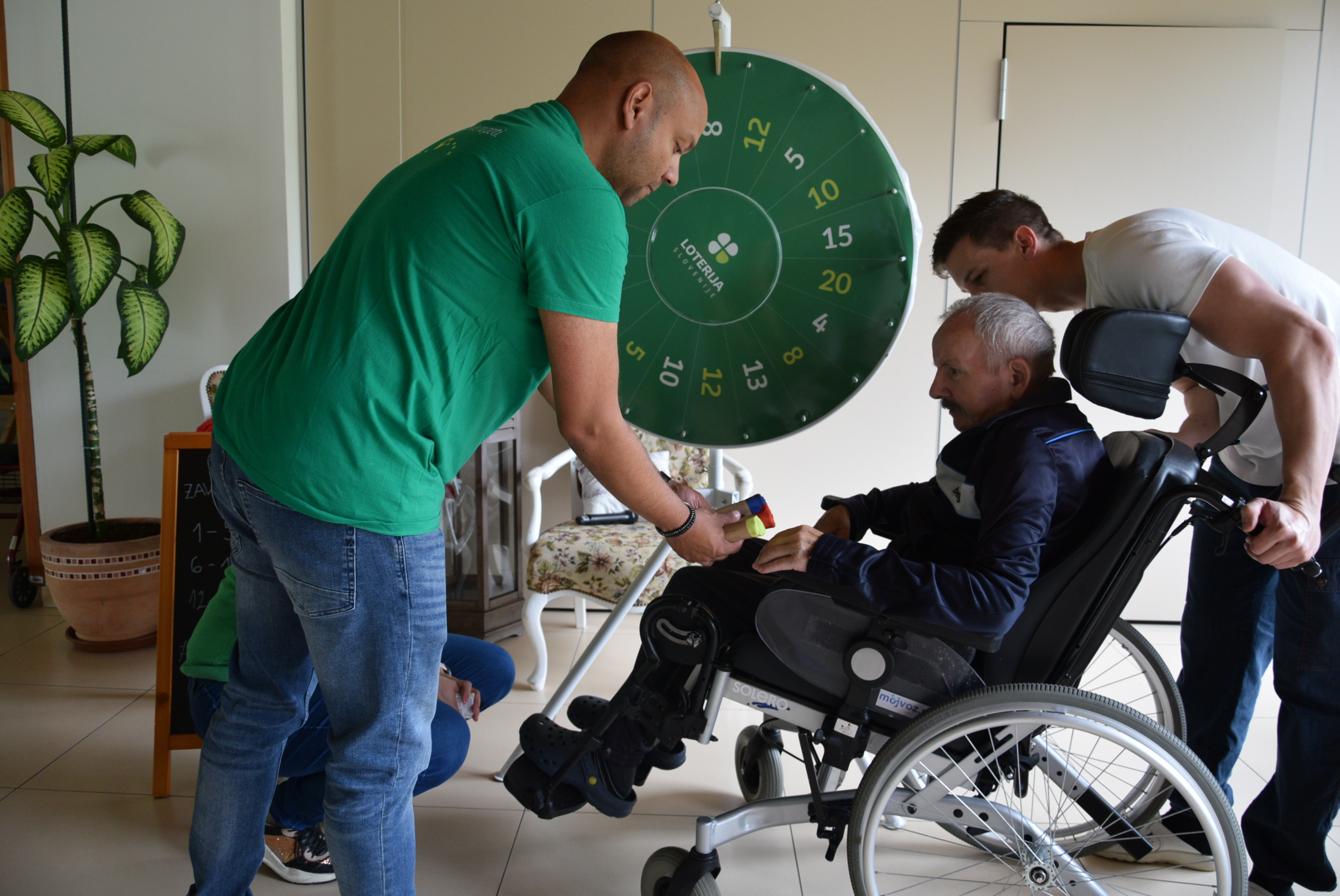 Ujemi svojo srečo - obisk Srečomobila