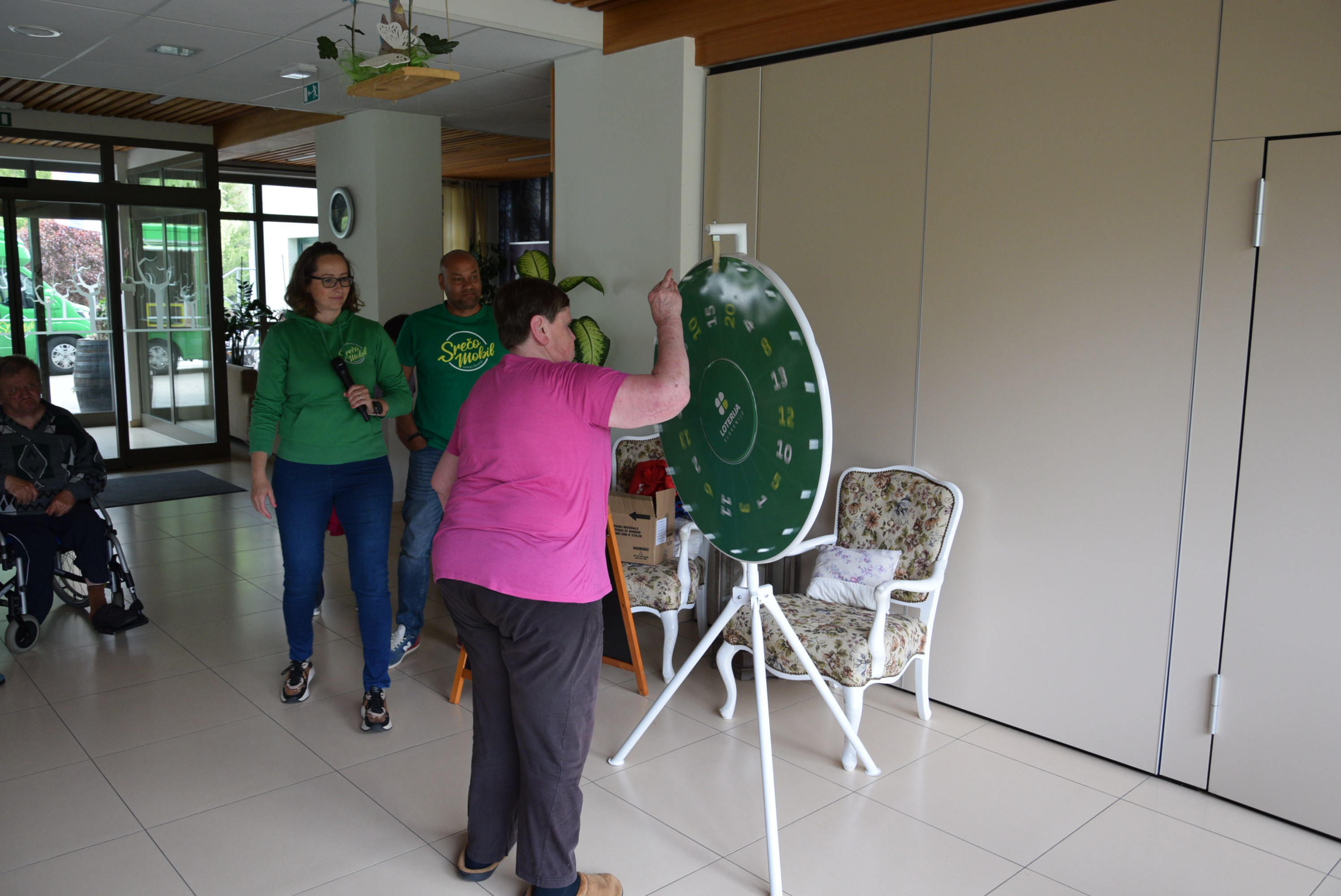 Ujemi svojo srečo - obisk Srečomobila