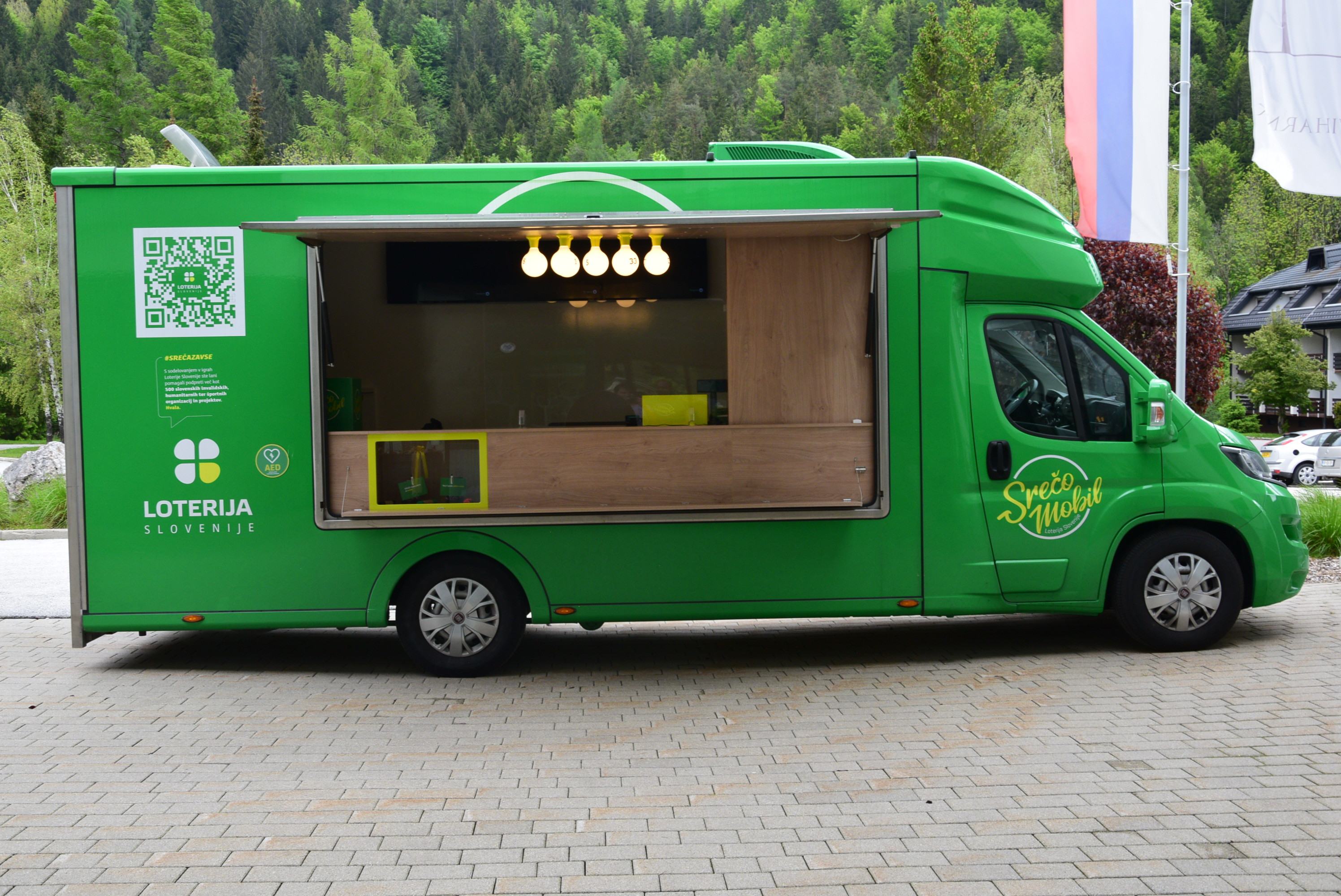 Ujemi svojo srečo - obisk Srečomobila