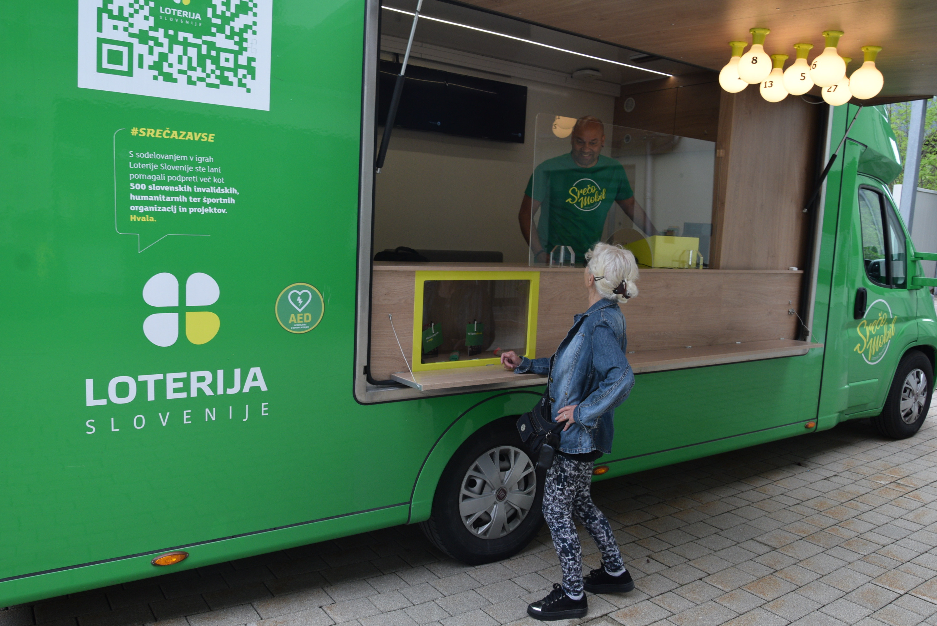 Ujemi svojo srečo - obisk Srečomobila