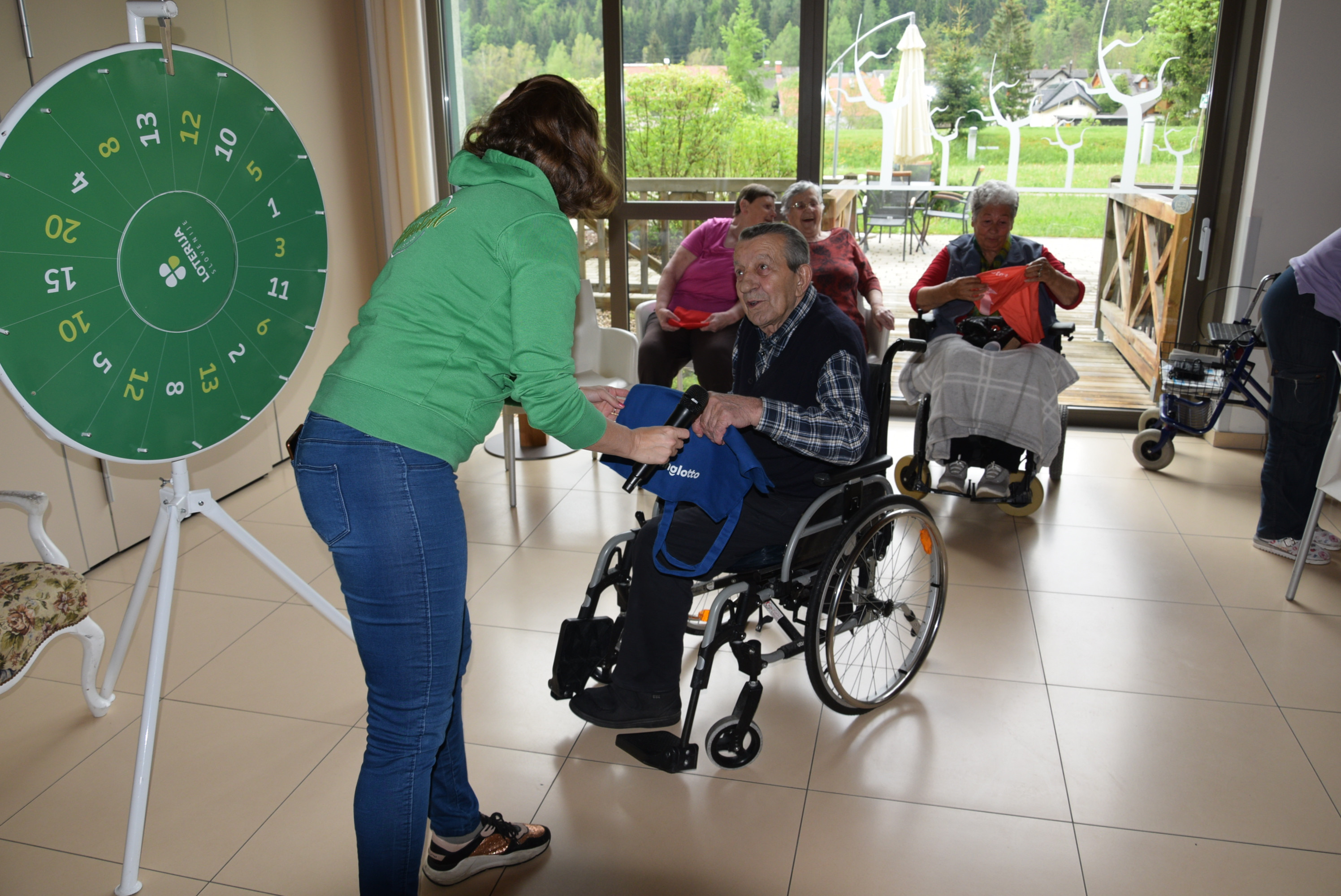 Ujemi svojo srečo - obisk Srečomobila