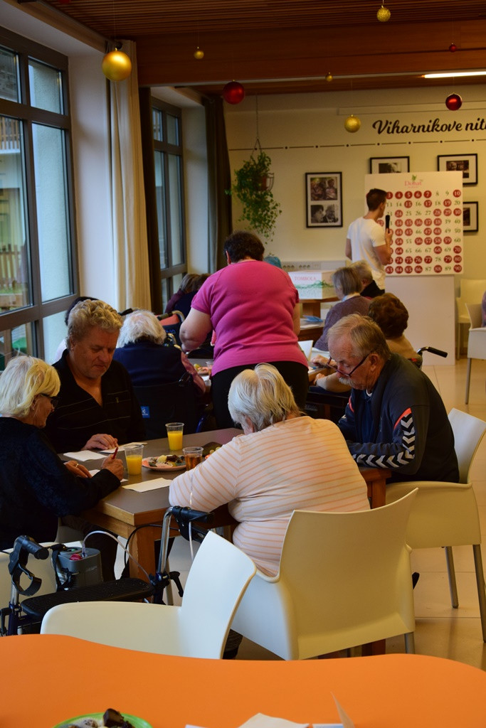 Vesela decembrska tombola