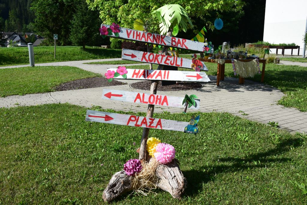 Viharniška »koktejl« zabava v parku