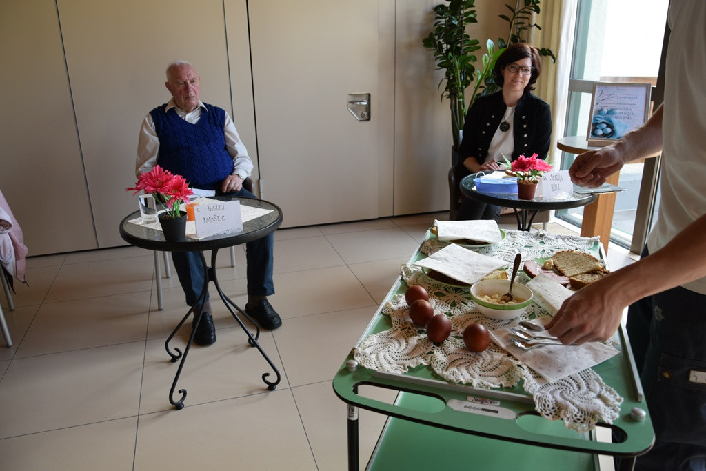 Viharniška velikonočna košara 2021