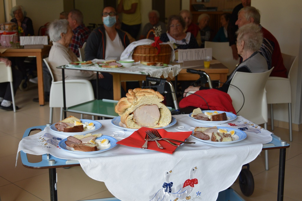 Viharniška velikonočna košara 2021