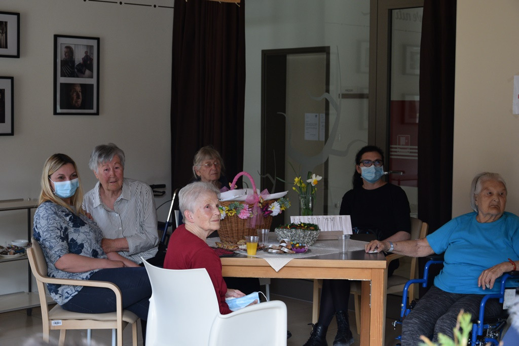 Viharniška velikonočna košara 2021