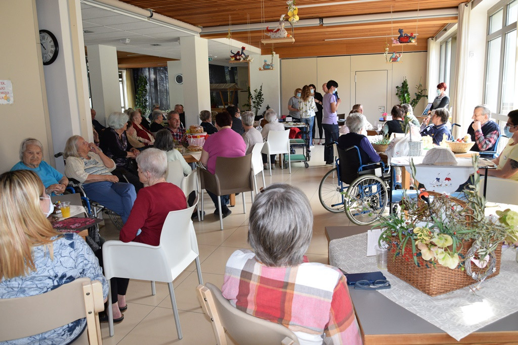 Viharniška velikonočna košara 2021