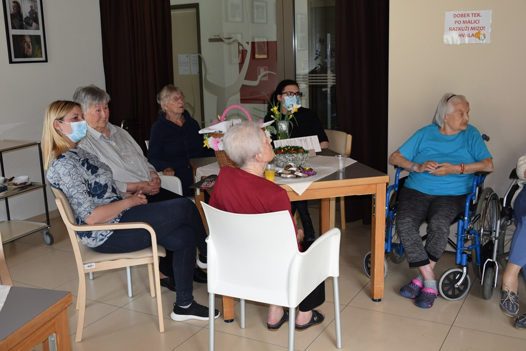 Viharniška velikonočna košara 2021