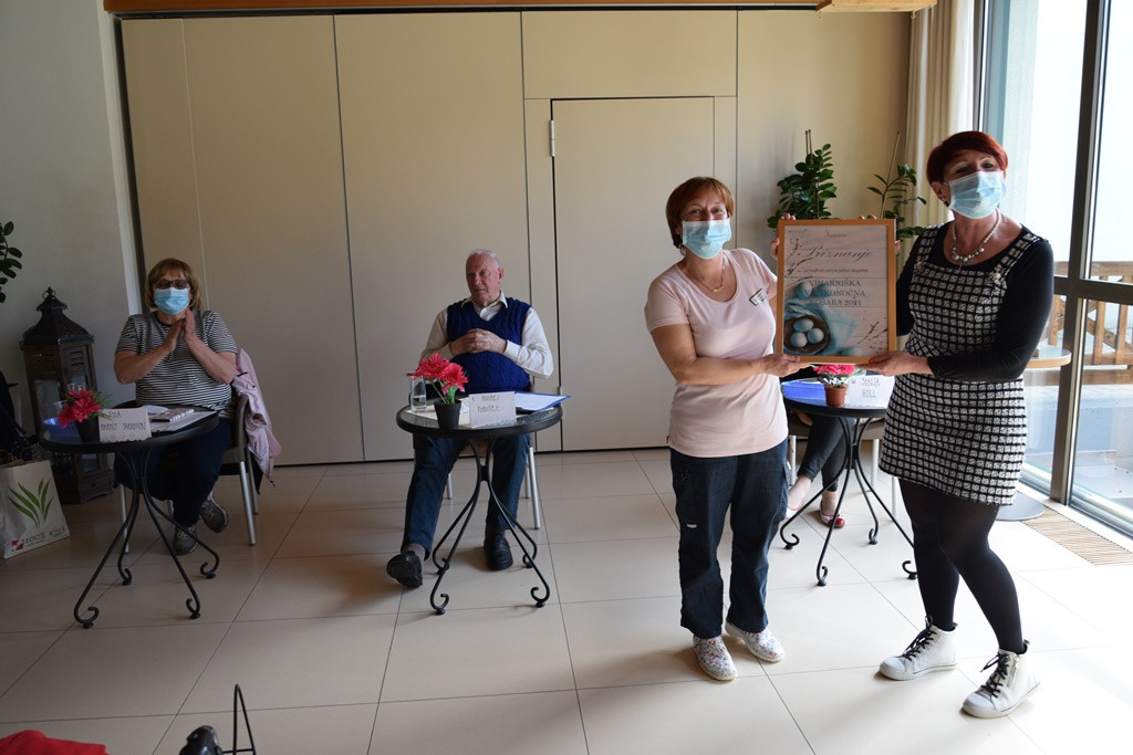 Viharniška velikonočna košara 2021