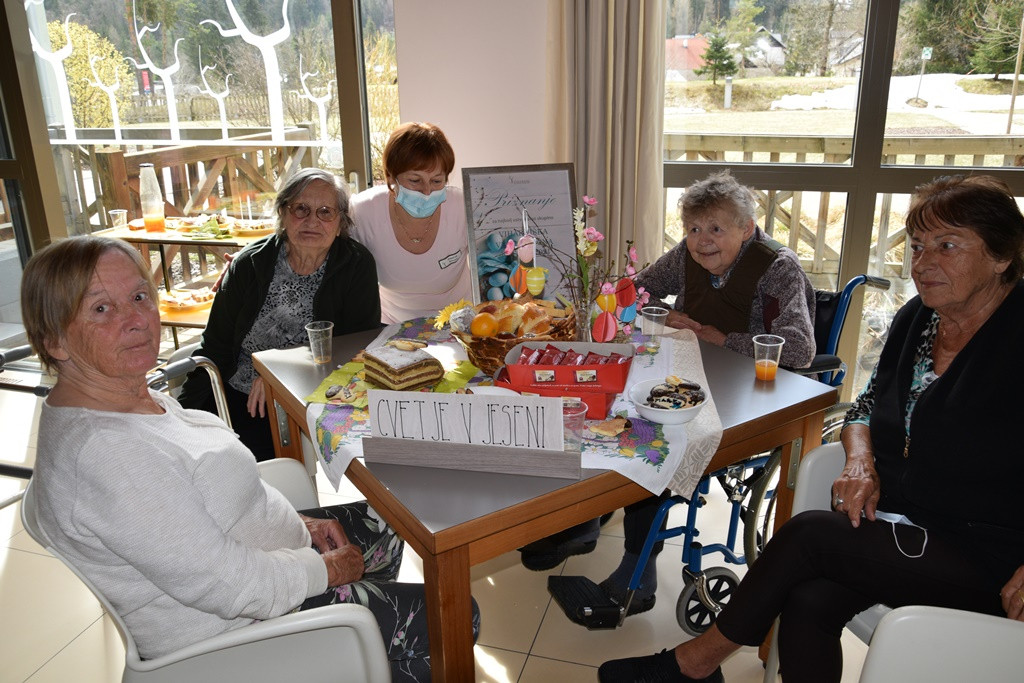 Viharniška velikonočna košara 2021