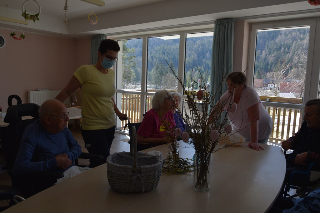 Viharniška velikonočna košara 2021