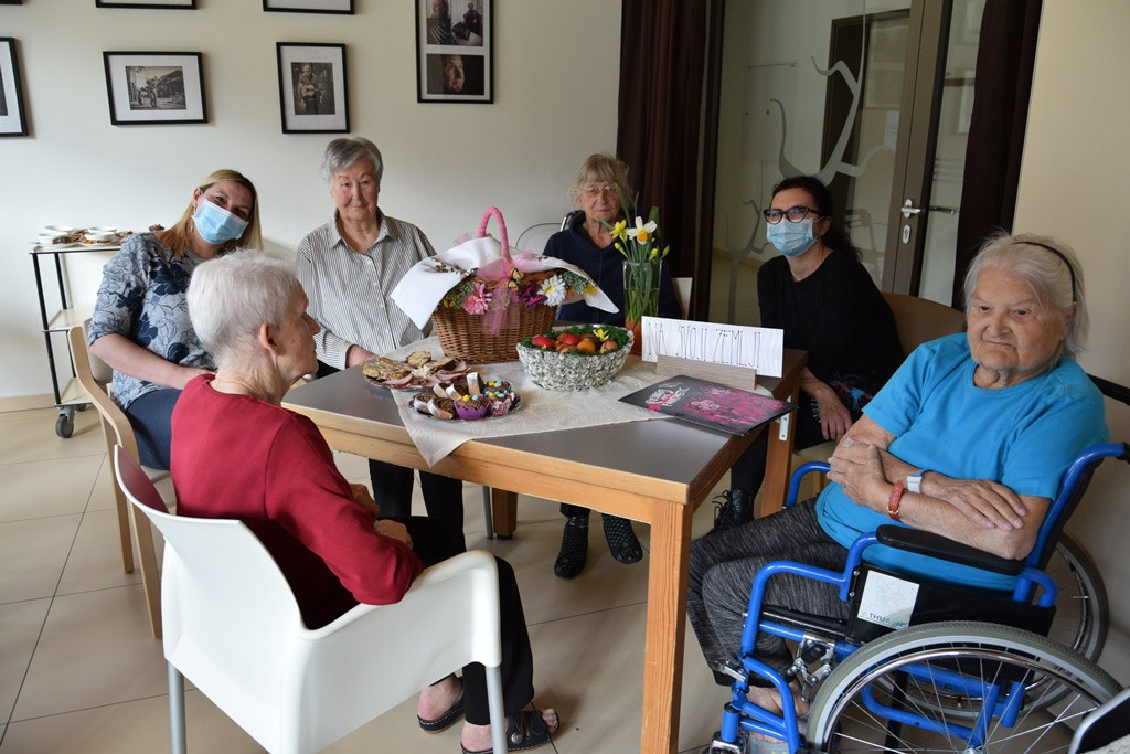 Viharniška velikonočna košara 2021