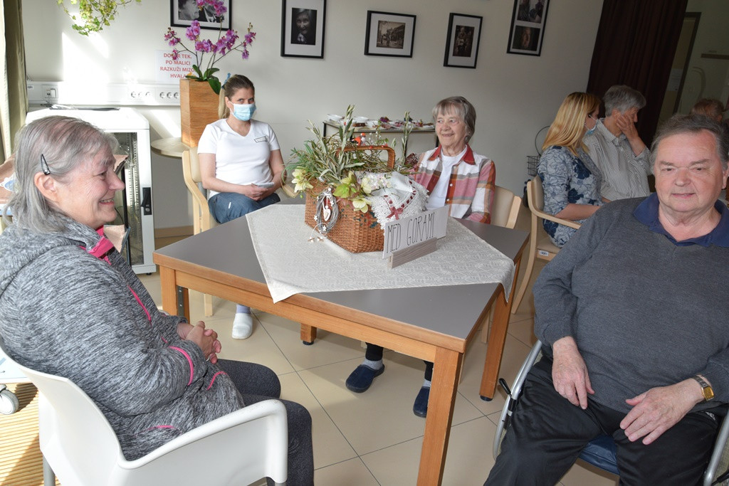 Viharniška velikonočna košara 2021