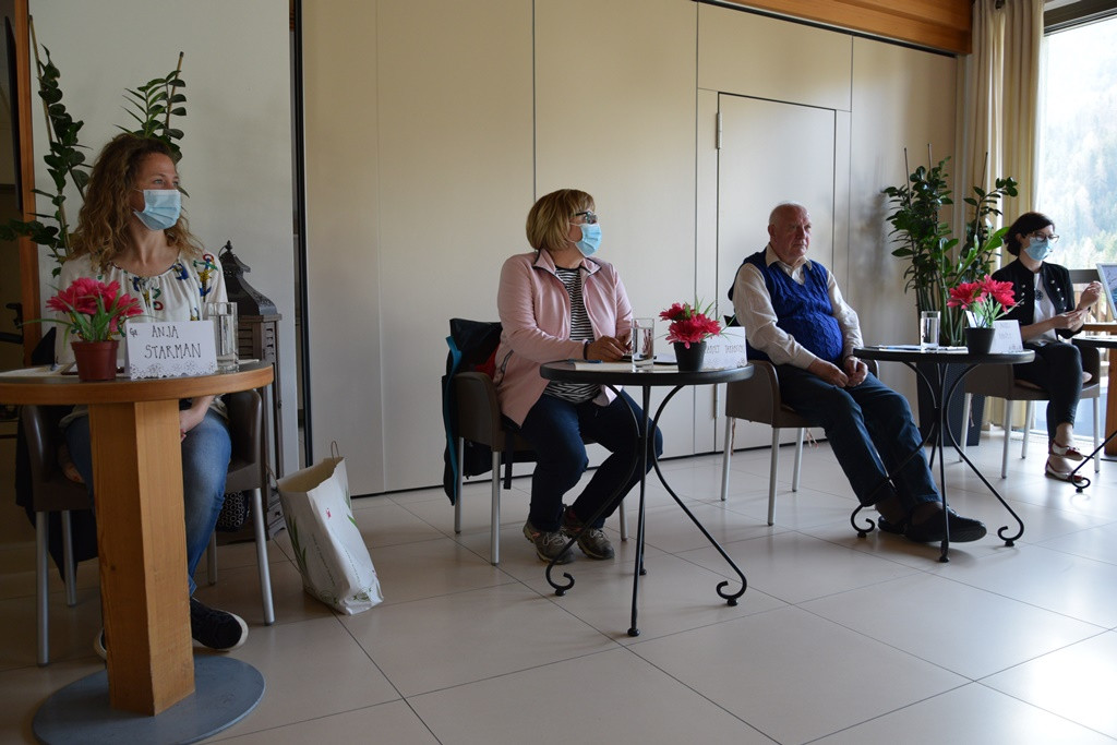 Viharniška velikonočna košara 2021