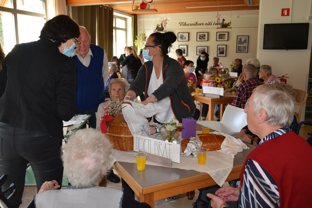 Viharniška velikonočna košara 2021