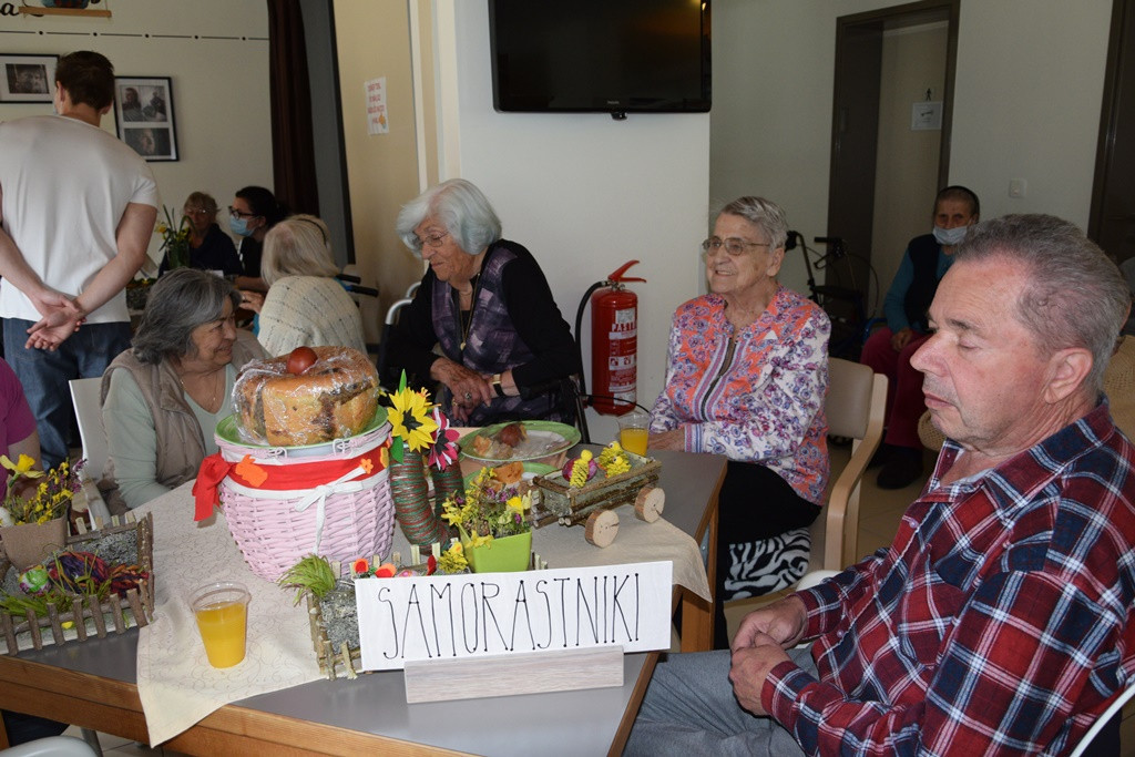 Viharniška velikonočna košara 2021