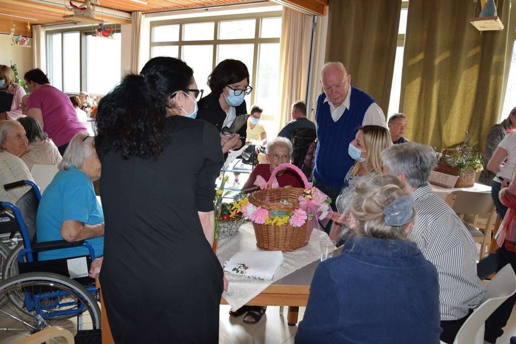 Viharniška velikonočna košara 2021