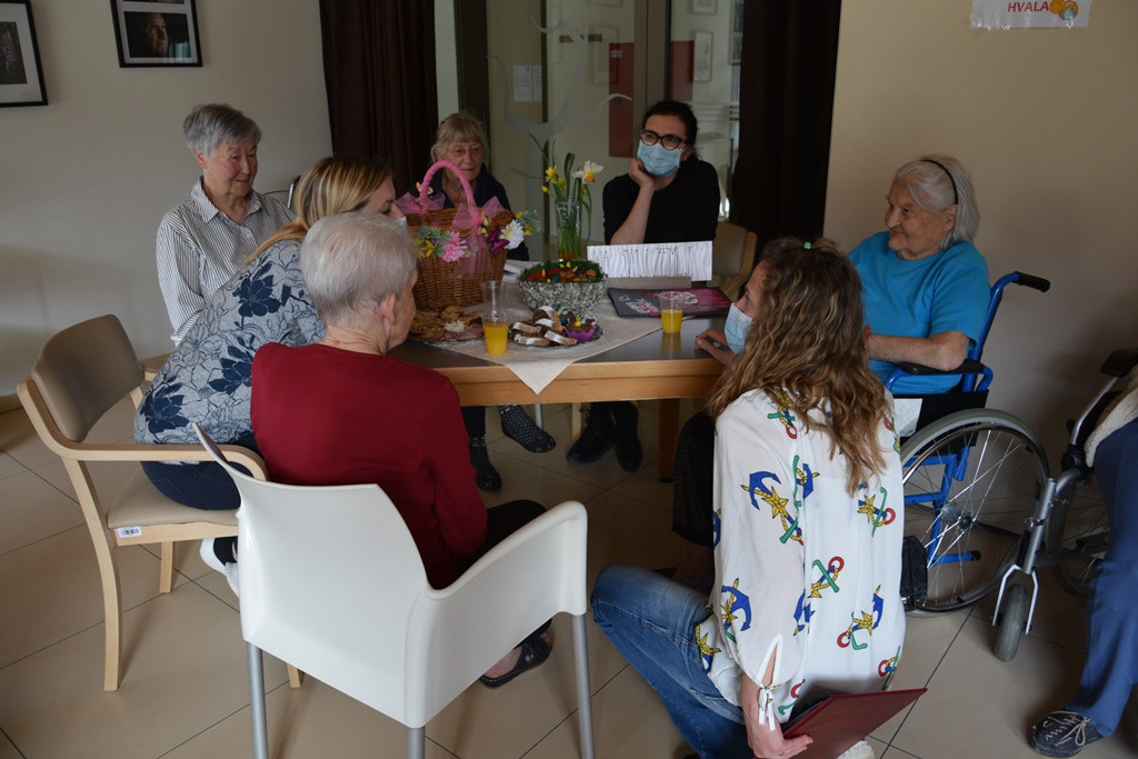 Viharniška velikonočna košara 2021