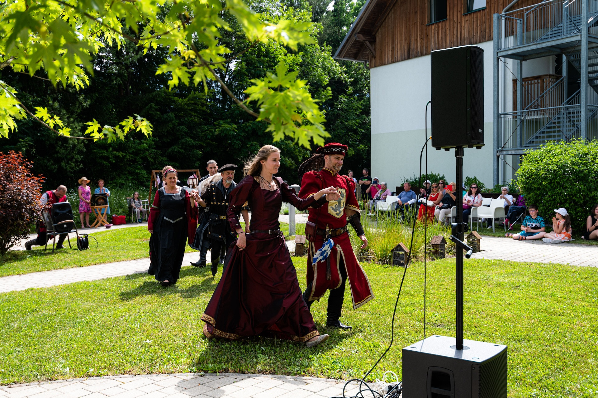 Z Viharnikom skozi čas - v parku doma