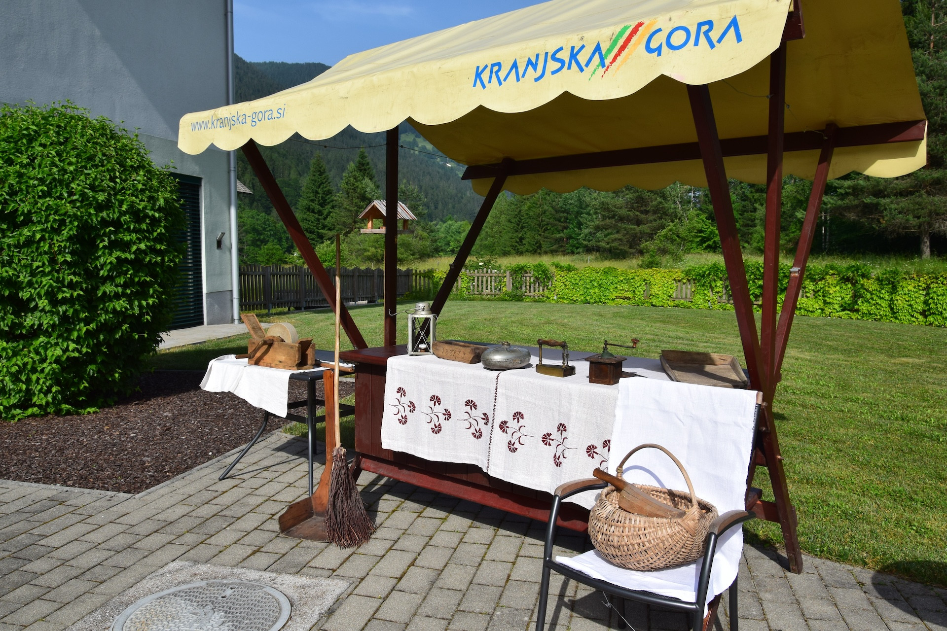 Z Viharnikom skozi čas - v parku doma