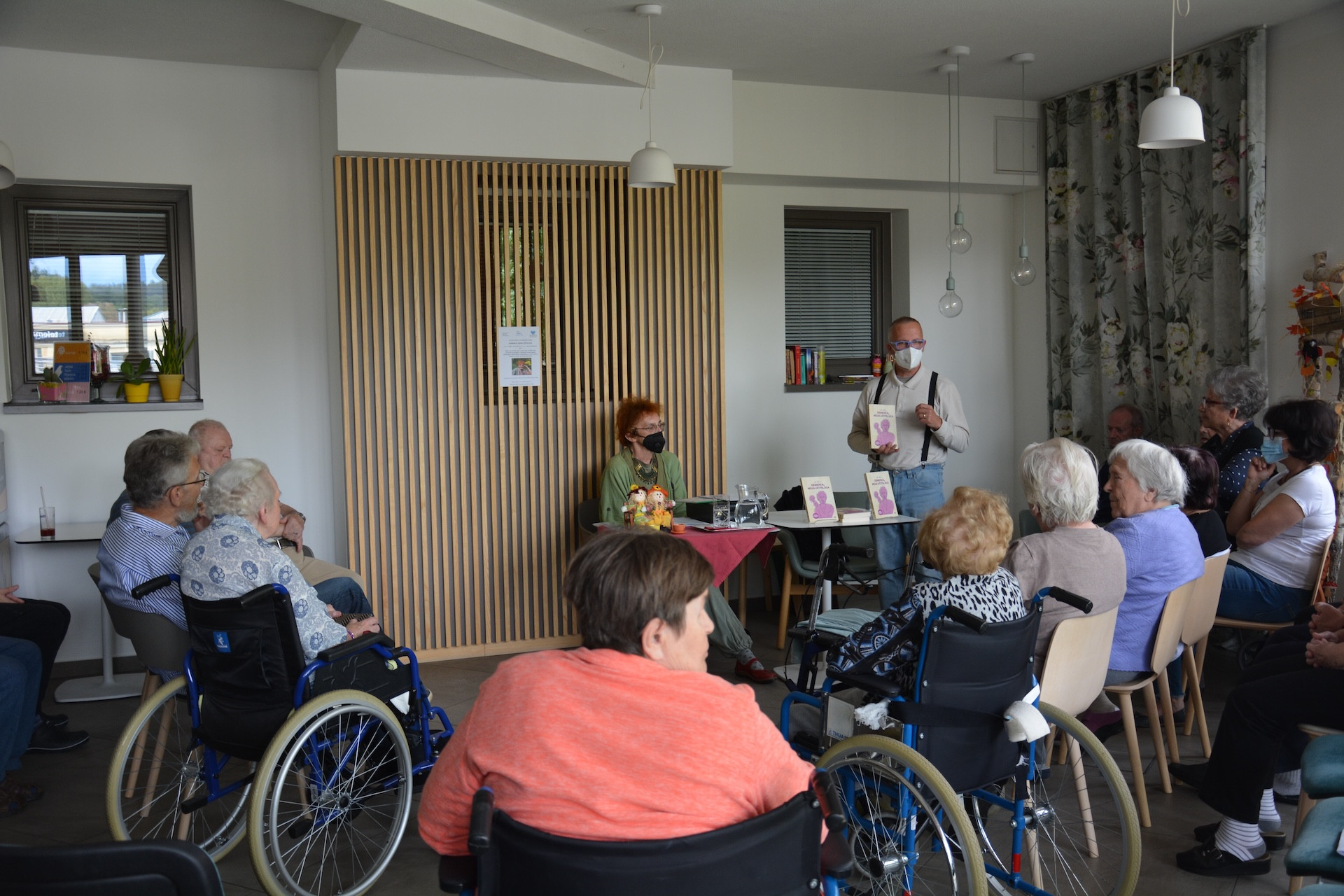 Ana Cajnko nam je predstavila knjigo Demenca, moja učiteljica