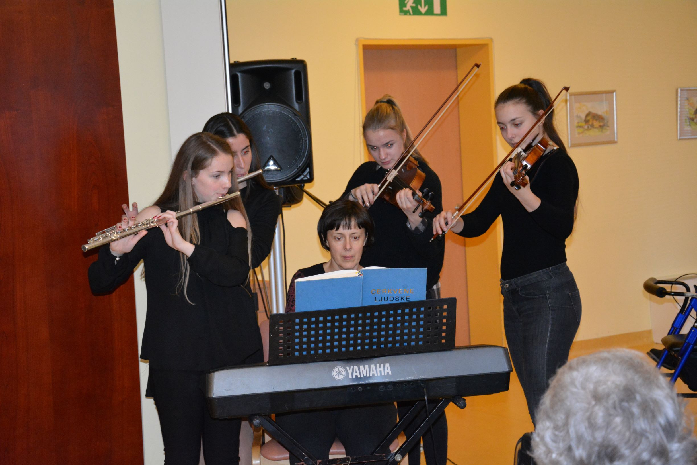 Angelsko petje dekliške skupine Cantabile