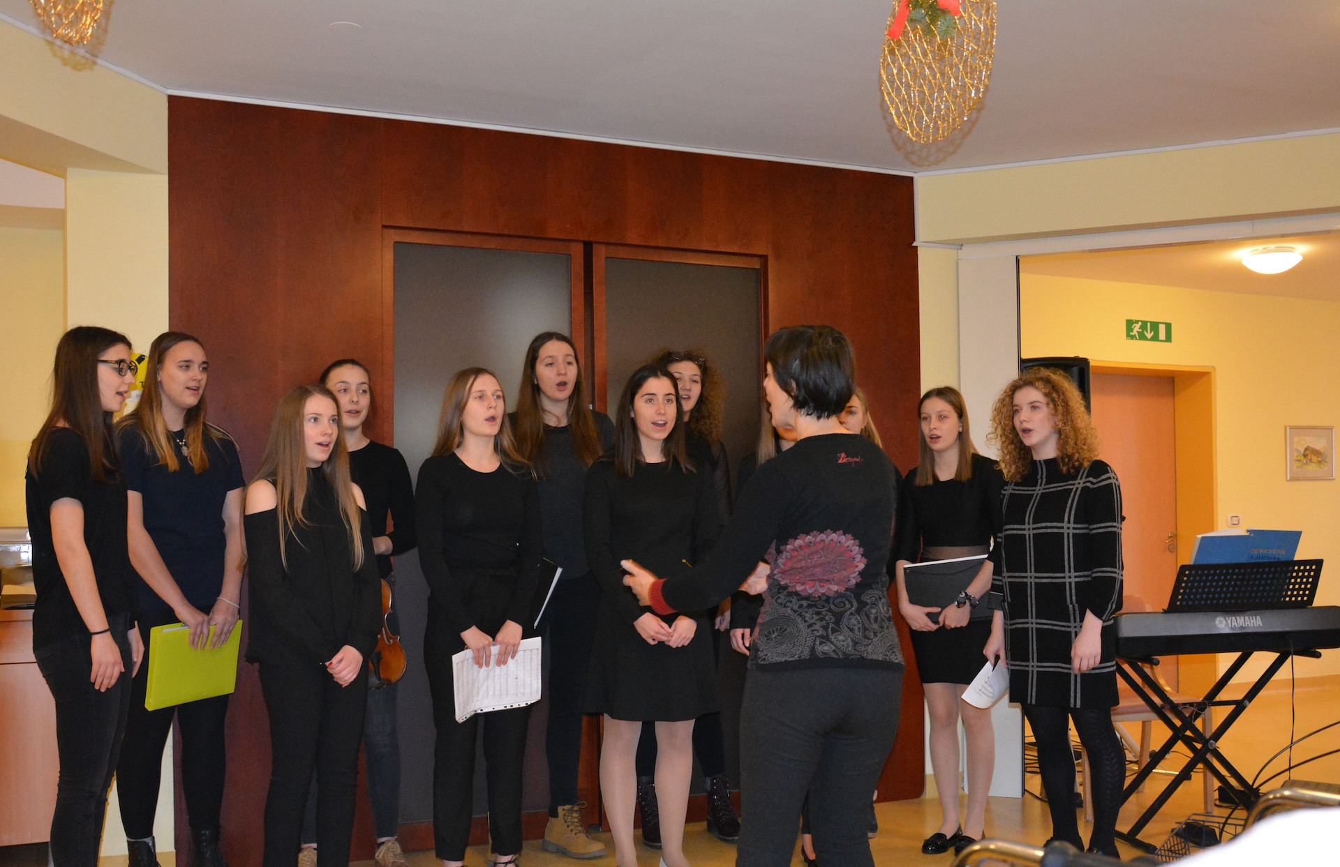 Angelsko petje dekliške skupine Cantabile