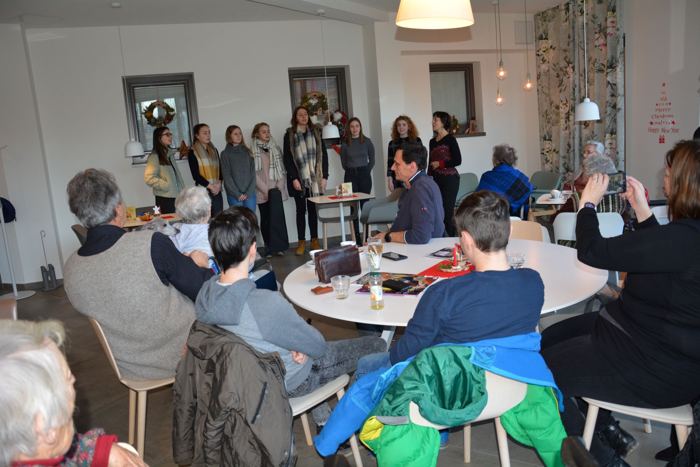 Angelsko petje dekliške skupine Cantabile