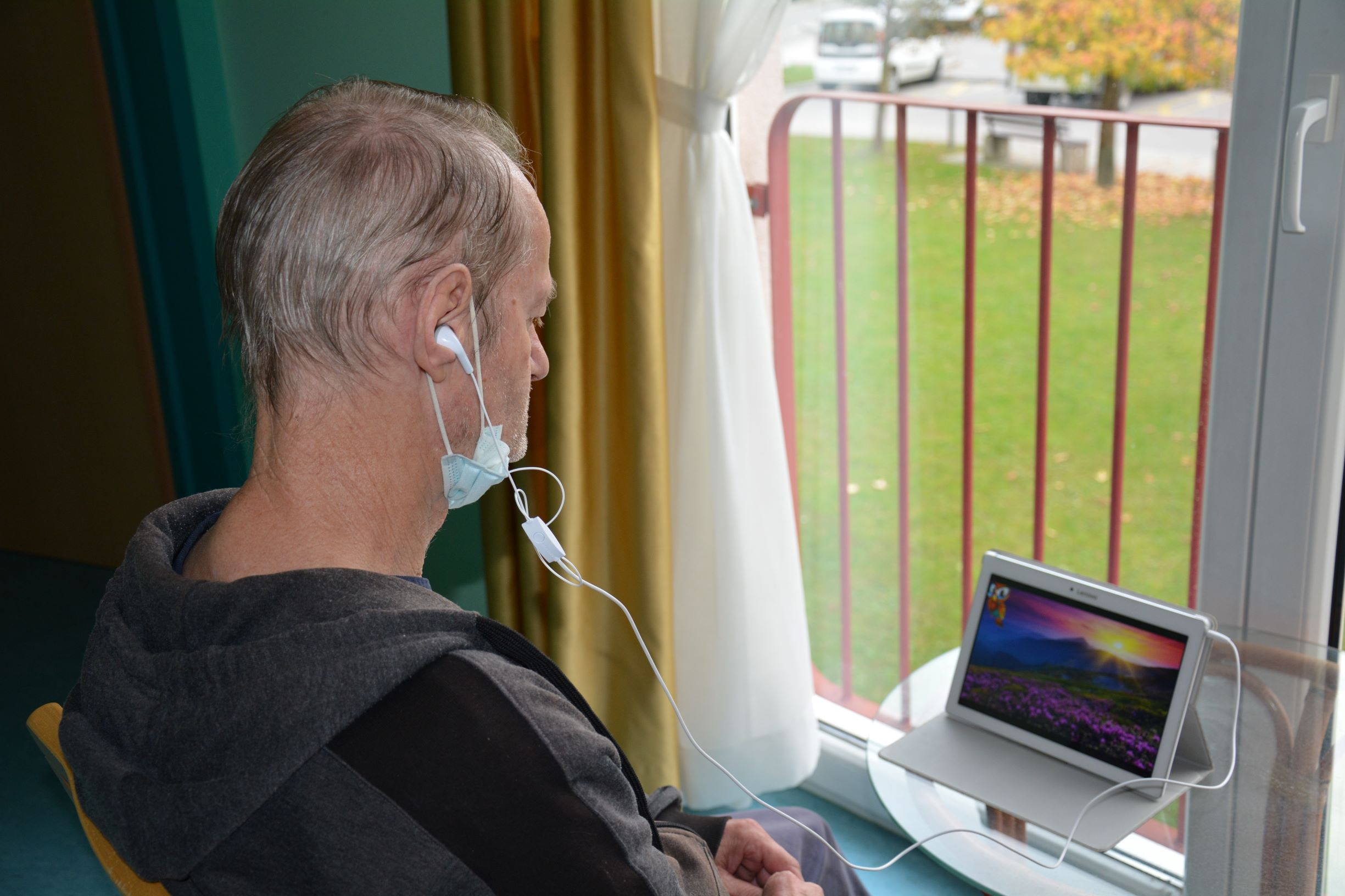 Biti človek – skozi glas