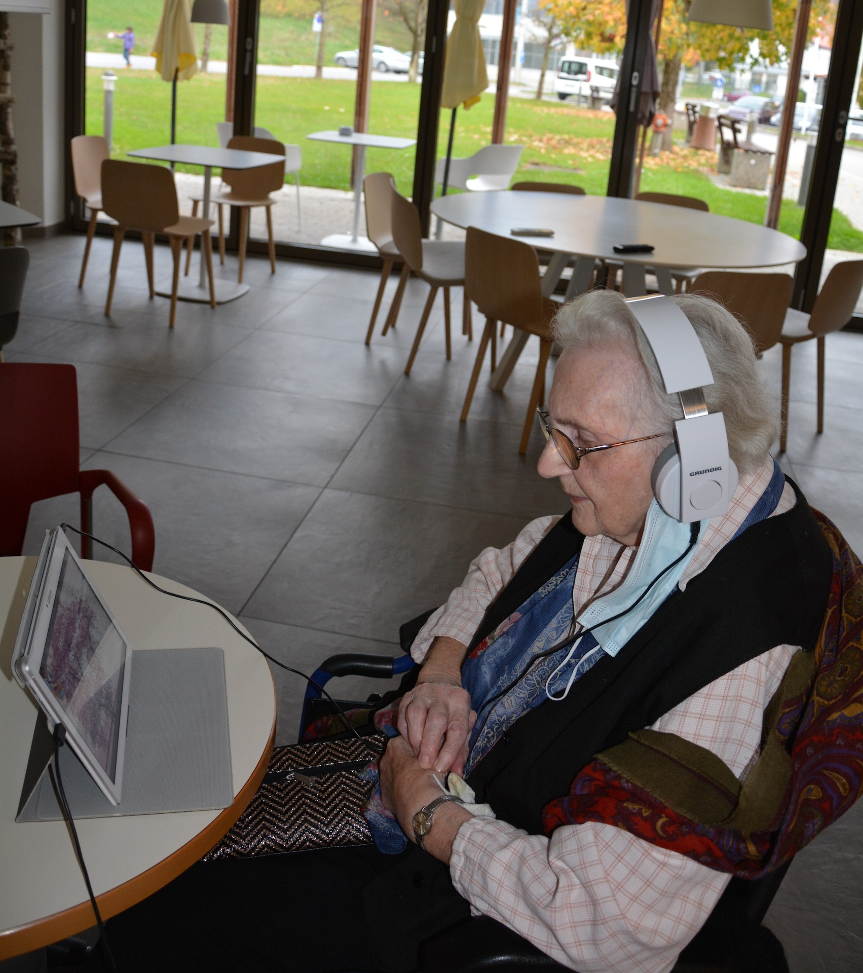 Biti človek – skozi glas