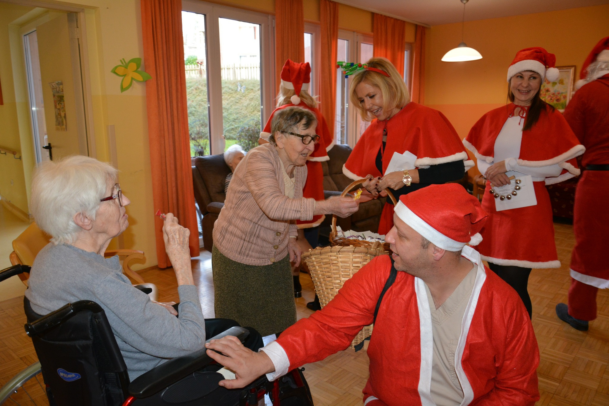 Božični pevski zborček