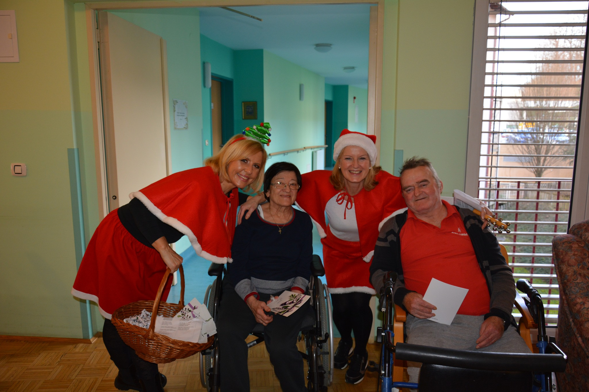 Božični pevski zborček