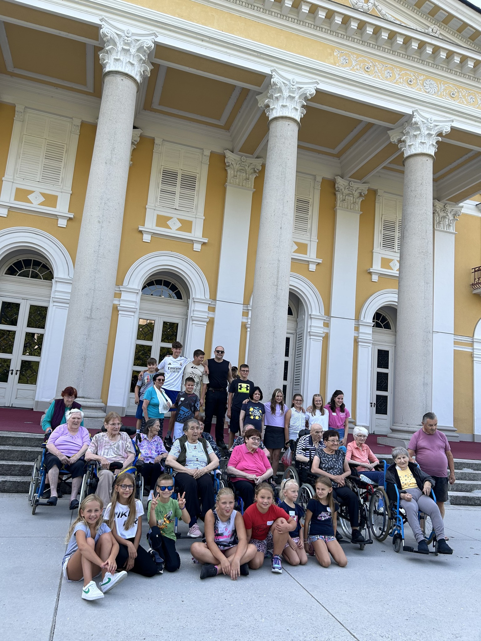 Dan medgeneracijskih vezi