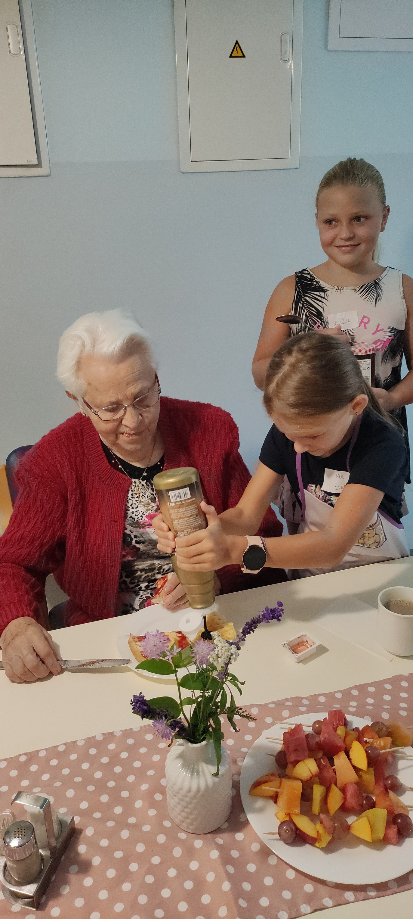 Dan medgeneracijskih vezi