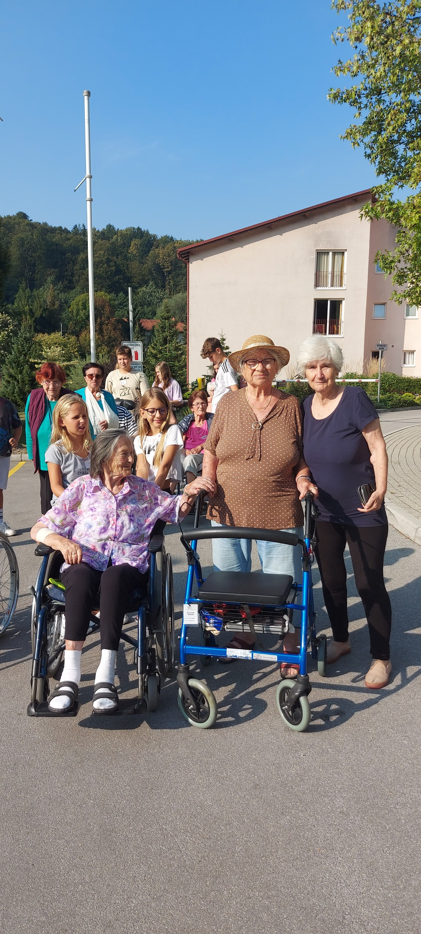 Dan medgeneracijskih vezi