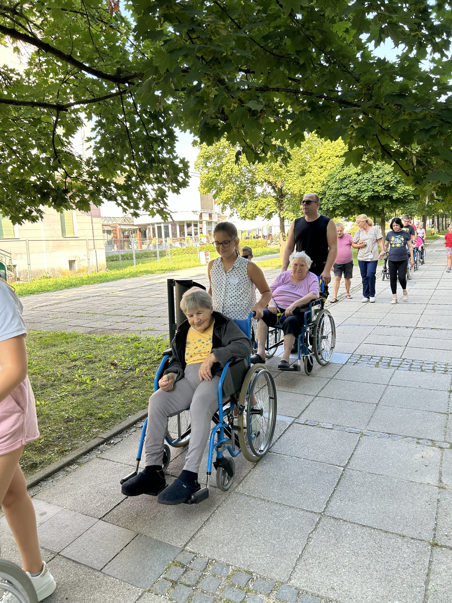 Dan medgeneracijskih vezi