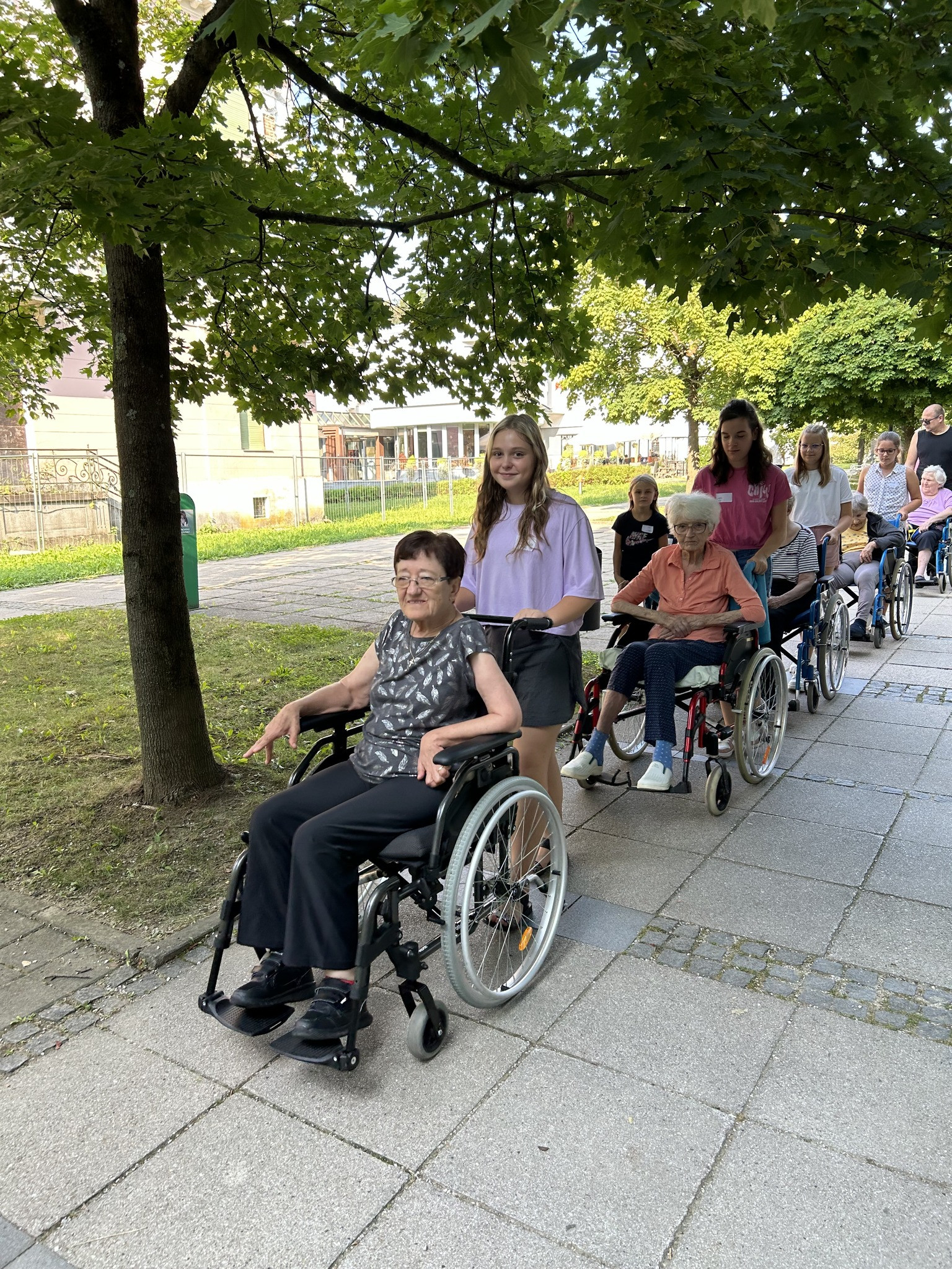 Dan medgeneracijskih vezi