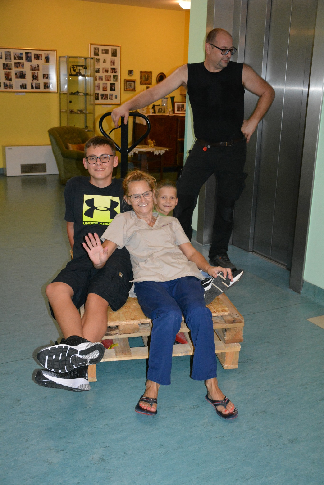 Dan medgeneracijskih vezi