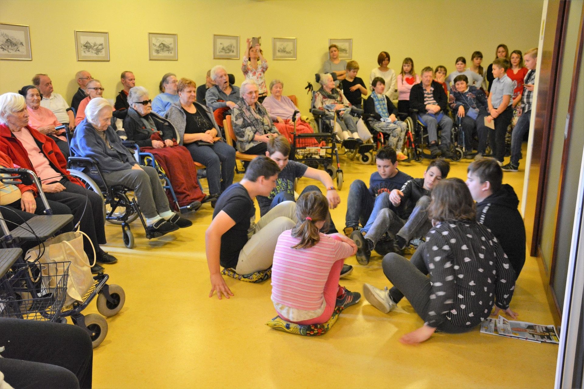 Dan žena z učenkami in učenci III. Osnovne šole Rogaška Slatina