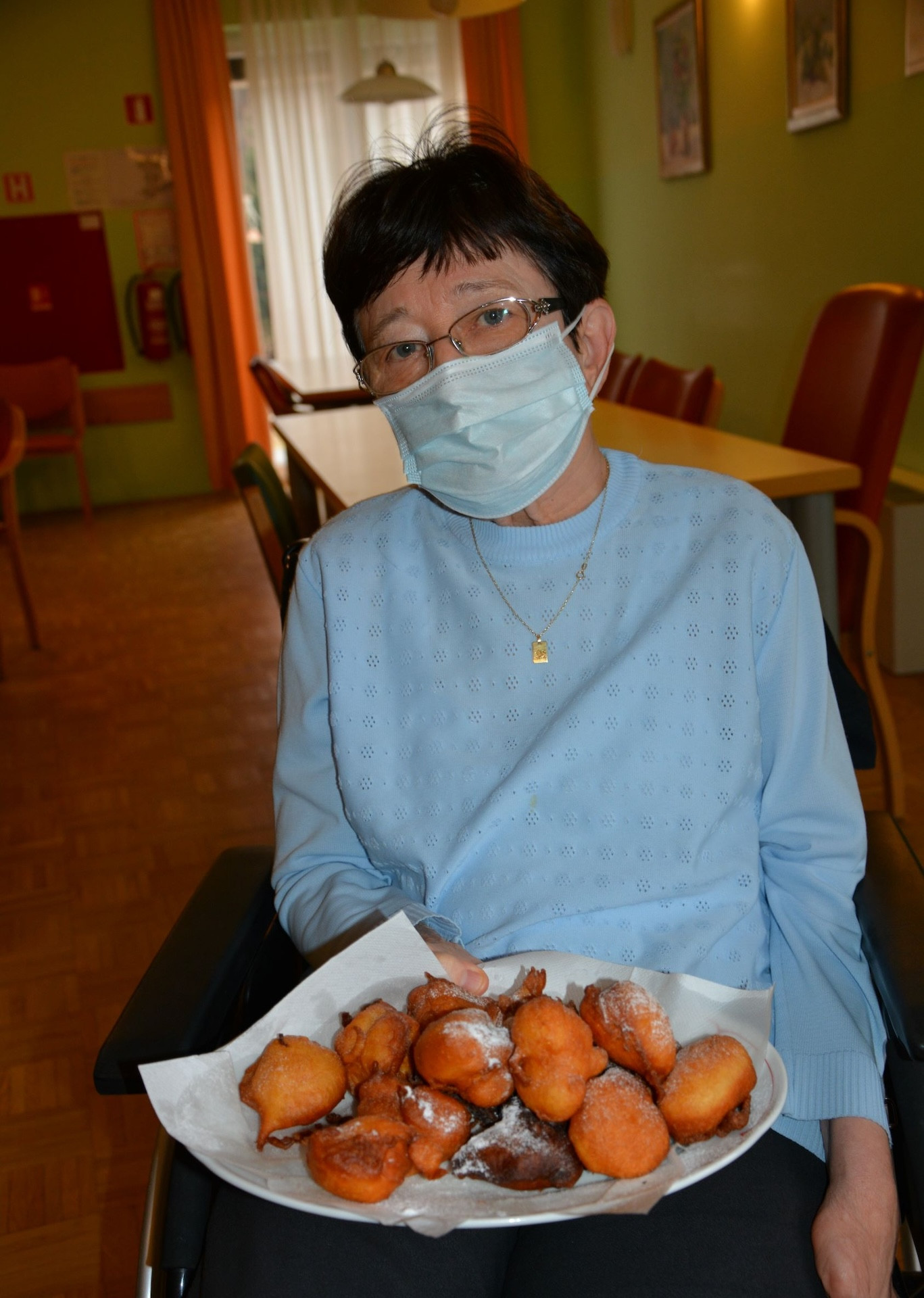 Diši po ocvrtih miškah