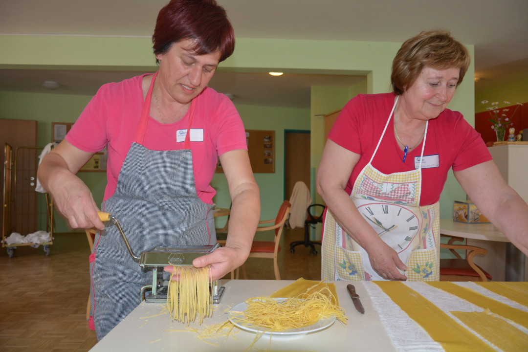Domači rezanci in goveja juha