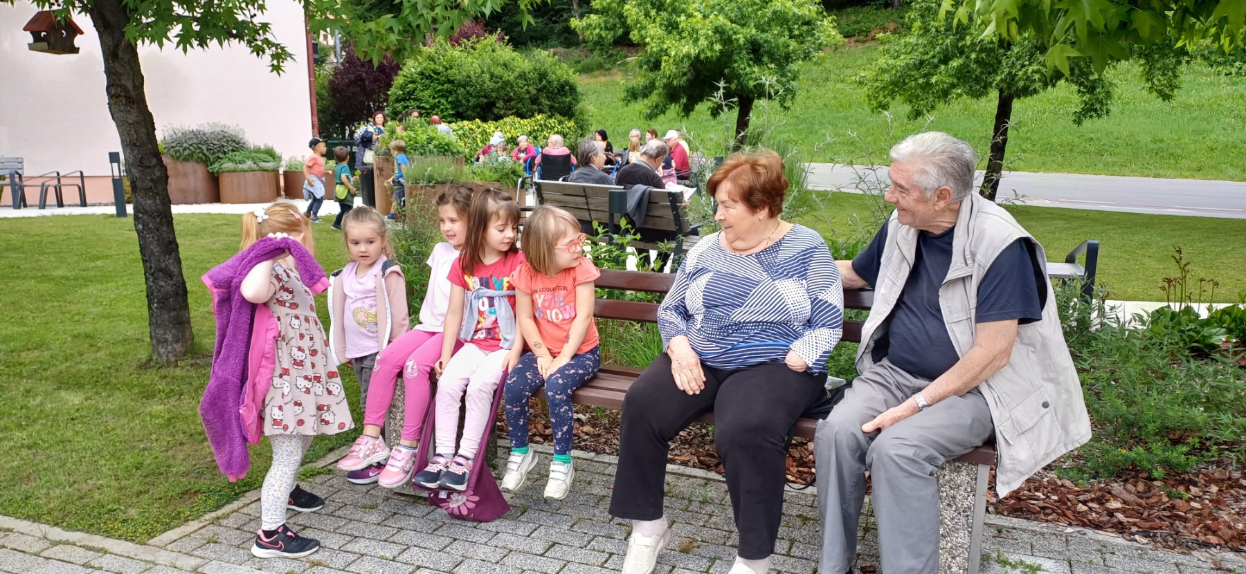 Druženje z otroki v zeliščnem parku