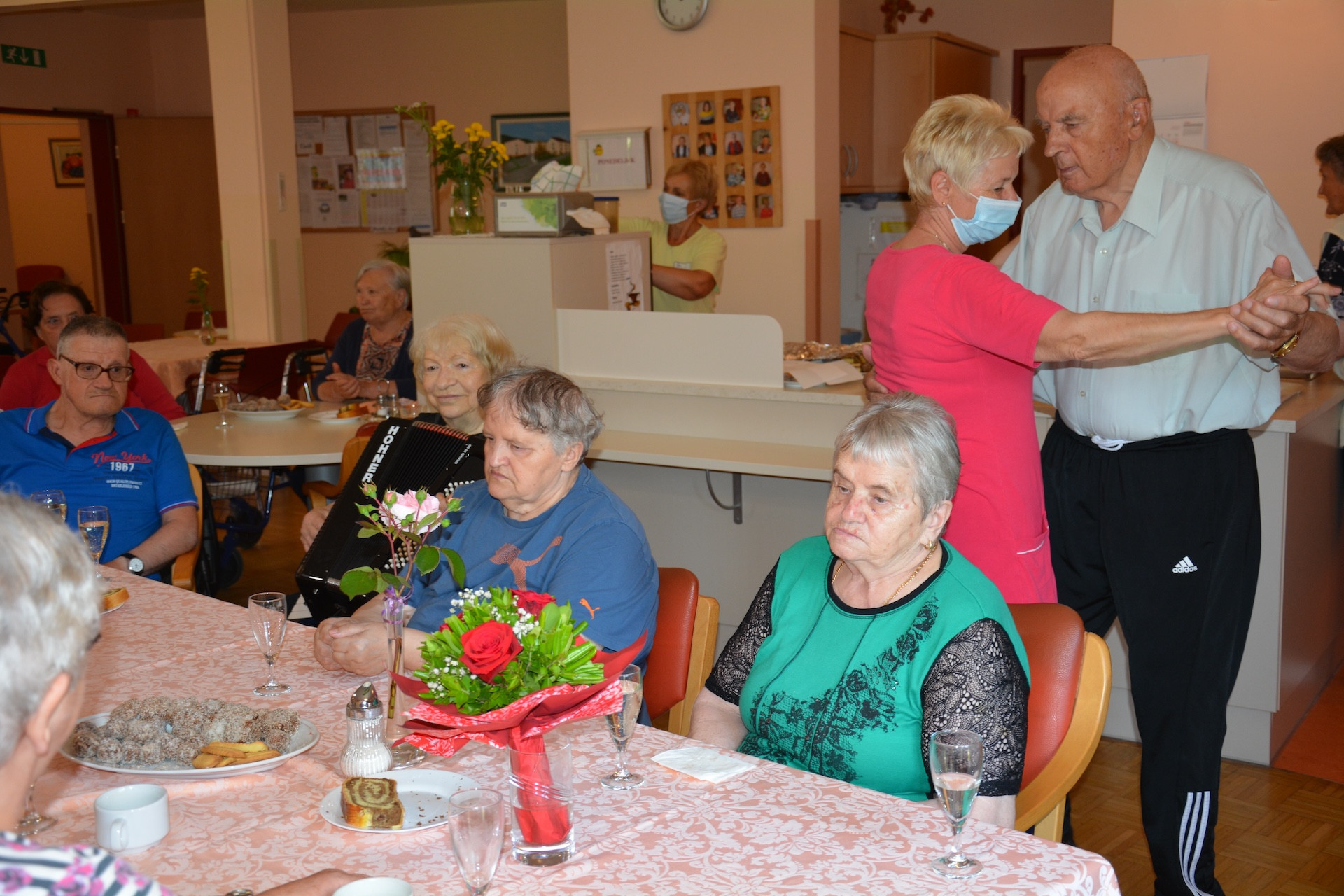 Gospodinja Vida praznuje