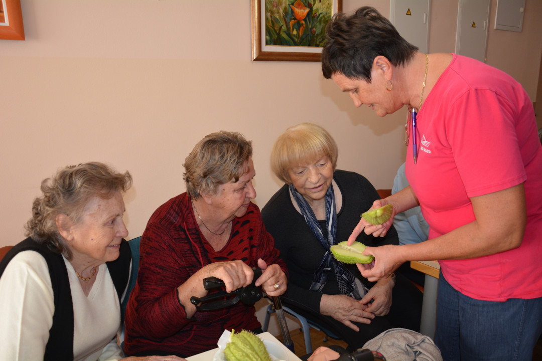 Gospodinje  so pripravile degustacijo jedi iz buče Čajote